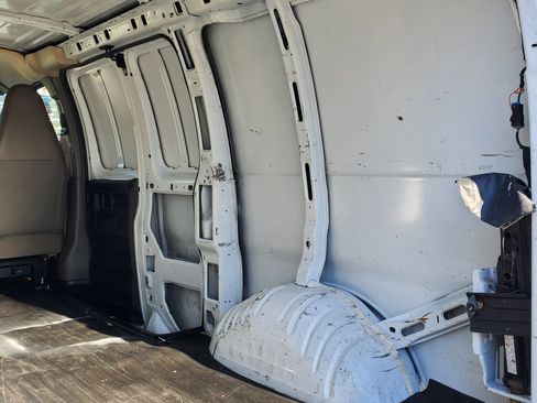 Used 2018 Chevrolet Express 2500 w/ Driver Convenience Package image 10