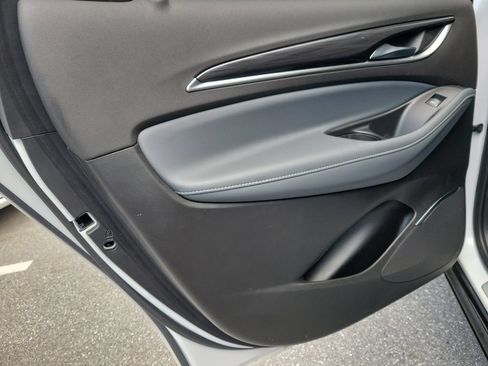 Used 2022 Buick Enclave Essence w/ Experience Buick Package FWD image 27