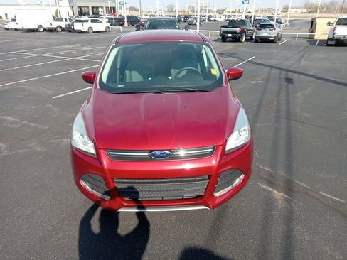 Used 2016 Ford Escape SE image 2