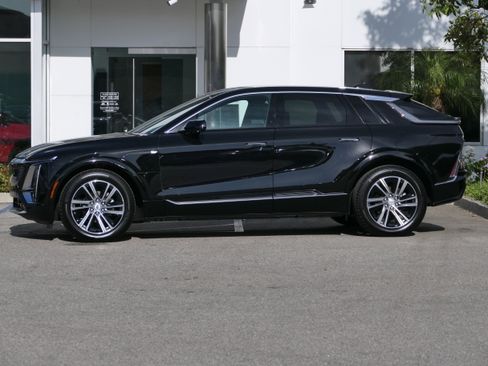 New 2026 Cadillac Lyriq Premium Luxury AWD/4WD image 2