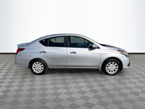 Used 2016 Nissan Versa SV image 8