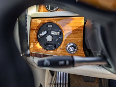 Used 2010 Rolls-Royce Phantom Drophead Coupe RWD image 40