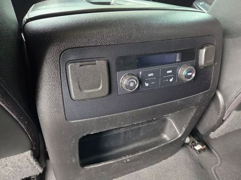 Used 2020 GMC Yukon XL SLT image 18