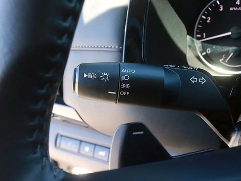 Used 2025 Nissan Pathfinder SV AWD/4WD image 26
