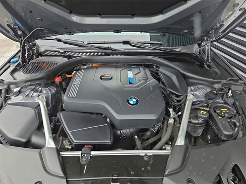 Used 2023 BMW 530e xDrive image 32