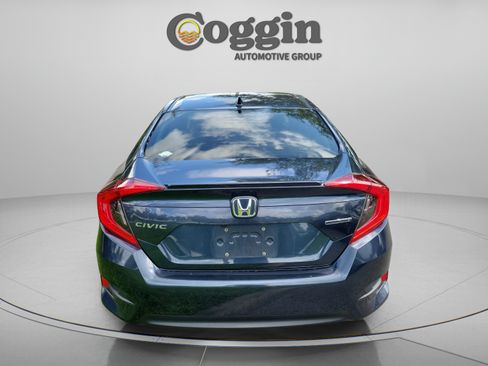 Used 2017 Honda Civic Touring image 4