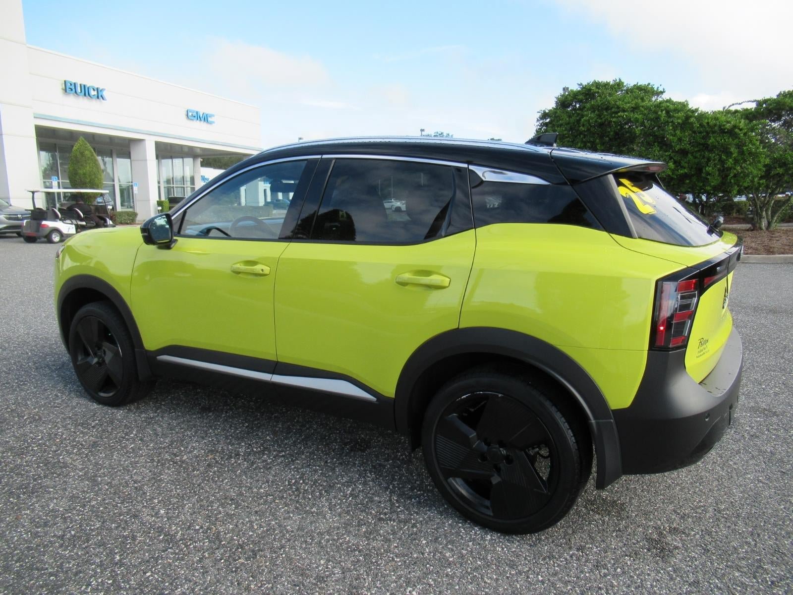 Used 2025 Nissan Kicks SR FWD image 4