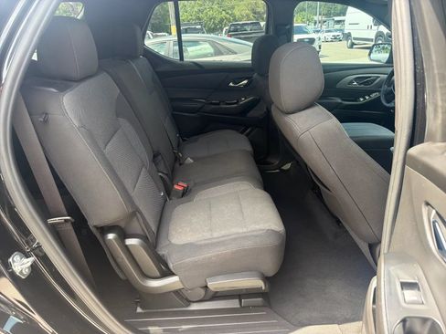 Used 2023 Chevrolet Traverse LT FWD image 18