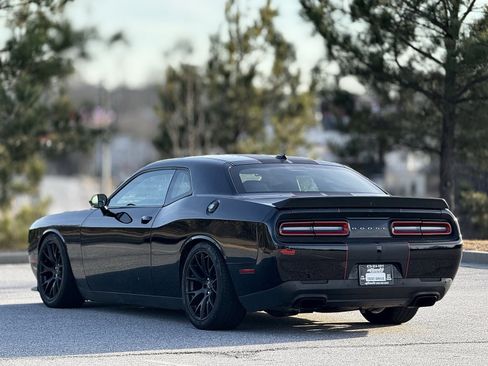 Used 2016 Dodge Challenger SRT Hellcat image 9