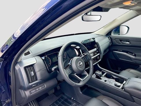 Certified 2025 Nissan Pathfinder SL AWD/4WD image 6
