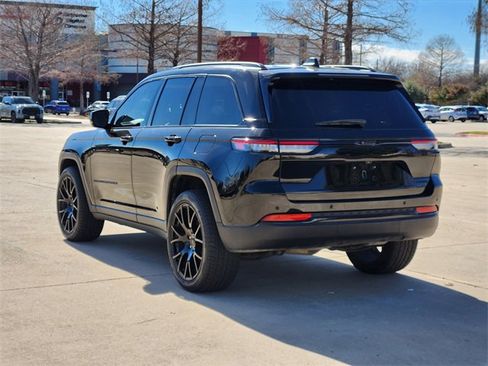 Used 2022 Jeep Grand Cherokee Limited image 7
