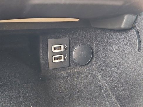 Used 2018 Lincoln Continental Reserve image 30