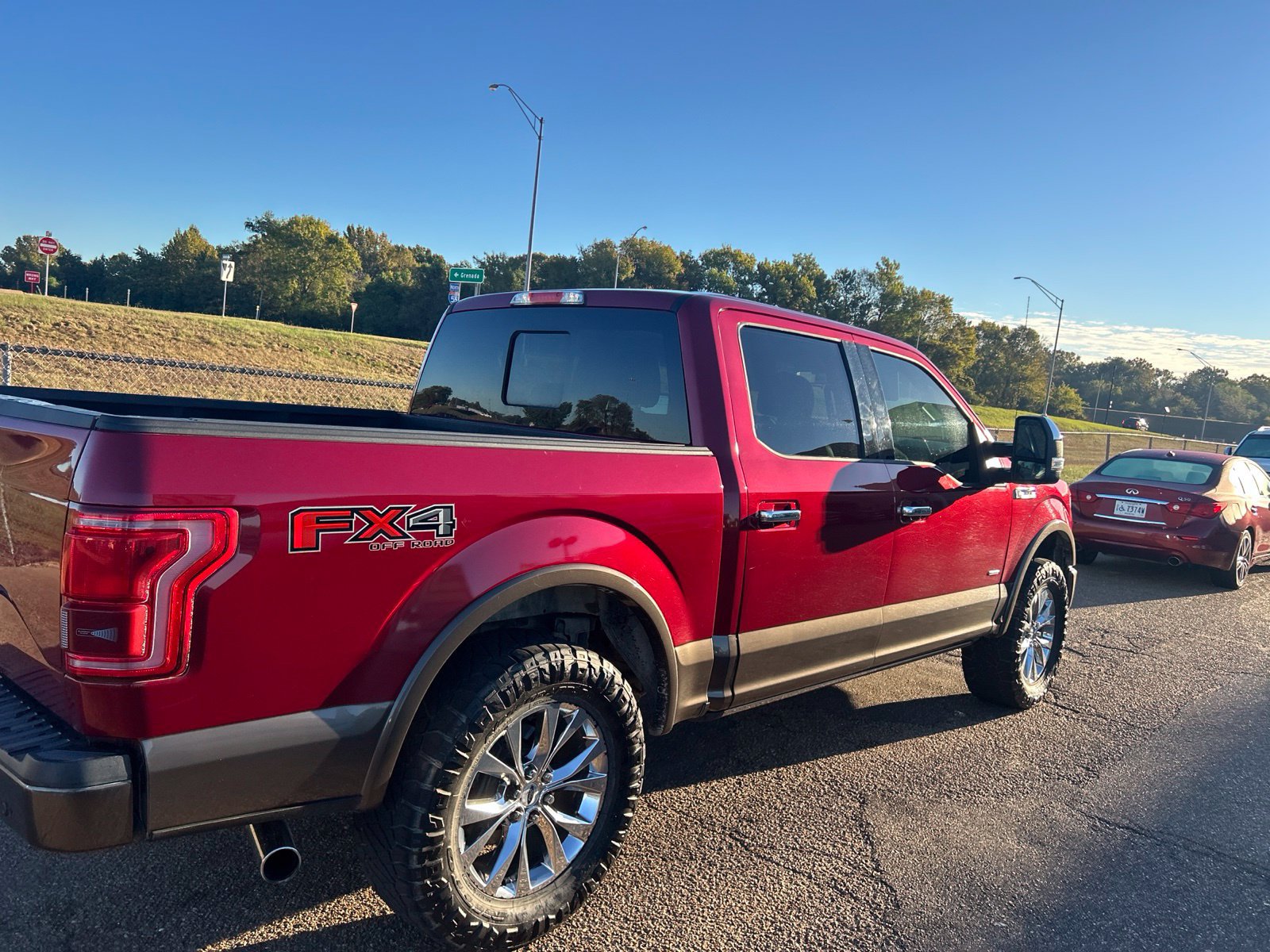 Used 2016 Ford F150 Lariat w/ Equipment Group 502A Luxury AWD/4WD image 16