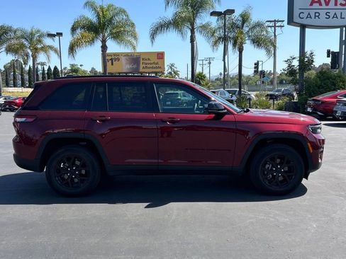 Used 2025 Jeep Grand Cherokee Altitude image 4
