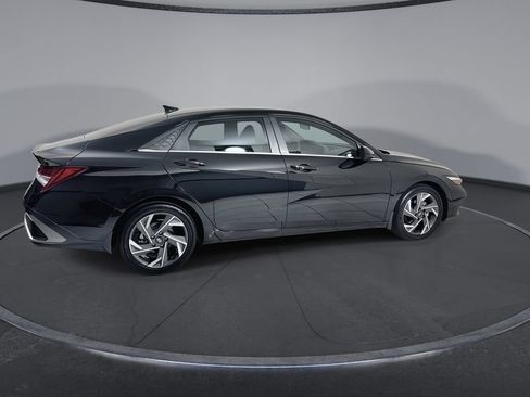Certified 2025 Hyundai Elantra SEL FWD image 9