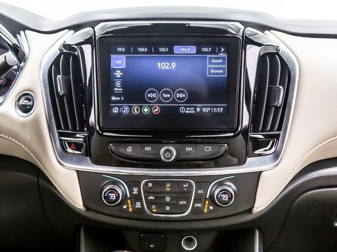 Used 2022 Chevrolet Traverse LT FWD image 18