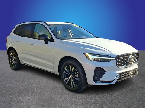Used 2025 Volvo XC60 B5 Core image 3