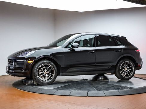Certified 2026 Porsche Macan AWD/4WD image 2