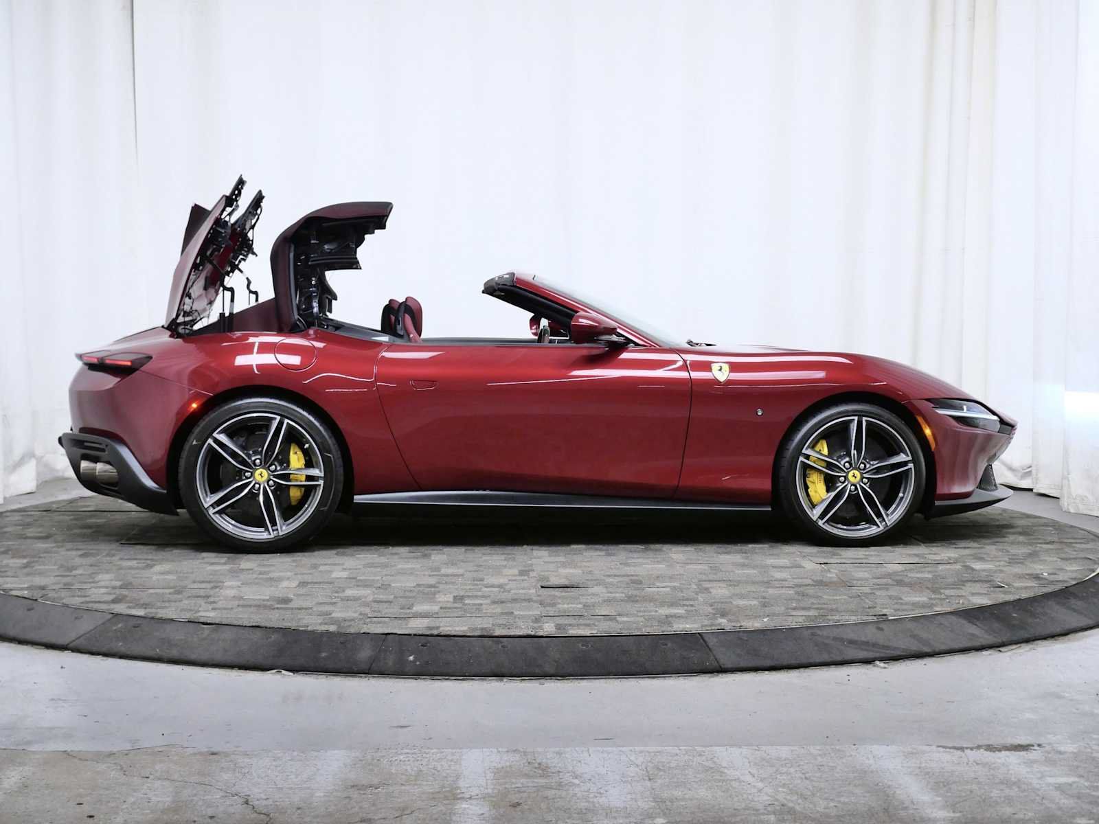 Certified 2025 Ferrari Roma Spider RWD image 8