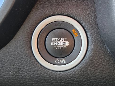 Used 2023 RAM 1500 Laramie AWD/4WD image 32
