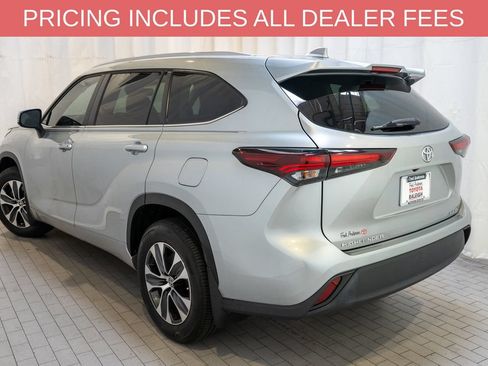 Certified 2024 Toyota Highlander XLE AWD/4WD image 3