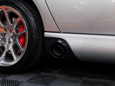 Used 2004 Dodge Viper SRT-10 image 28