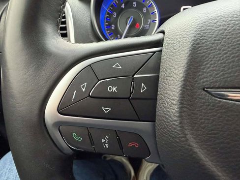 Used 2016 Chrysler 300 C image 26