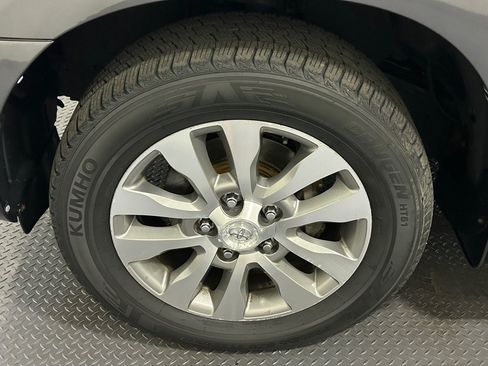 Used 2011 Toyota Sequoia Limited AWD/4WD image 23