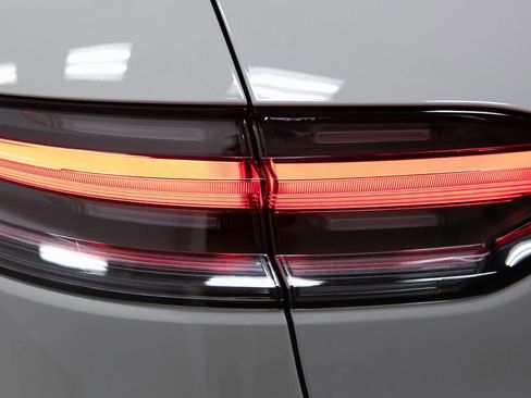 Certified 2025 Porsche Macan image 35