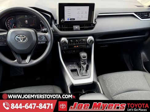 Used 2025 Toyota RAV4 XLE image 17