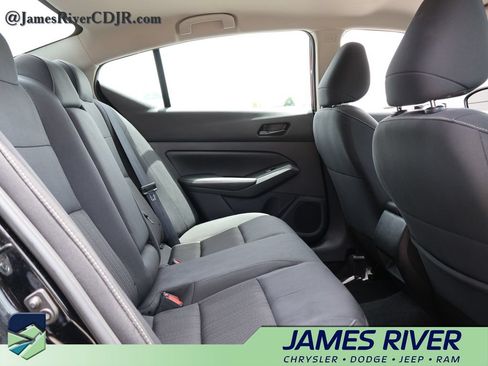 Used 2025 Nissan Altima 2.5 SV FWD image 12
