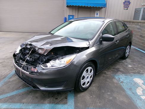 Used 2018 Ford Focus S image 1