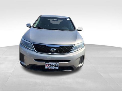 Used 2015 Kia Sorento LX FWD image 2
