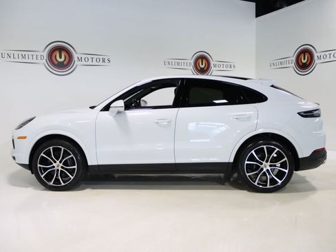 Used 2023 Porsche Cayenne Coupe w/ Towing Package w/o Tow Ball AWD/4WD image 35