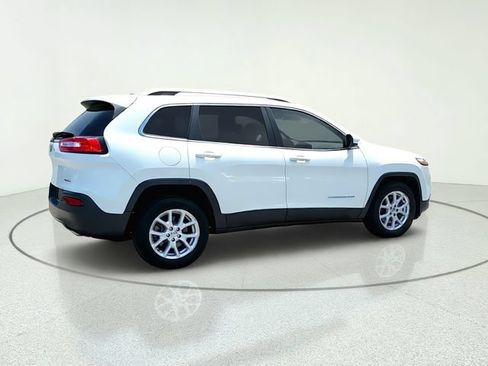 Used 2016 Jeep Cherokee Latitude w/ Cold Weather Group FWD image 6