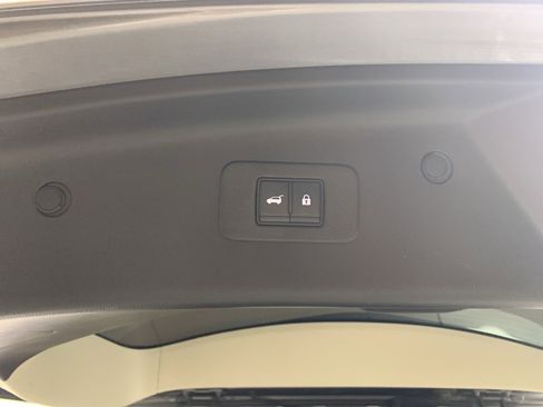 Used 2021 Nissan Armada SL w/ Captain's Chairs Package image 38