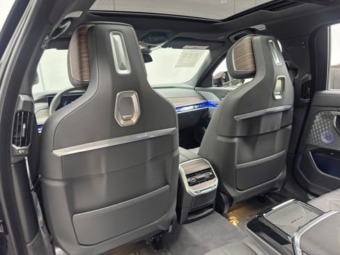 Used 2023 BMW i7 xDrive60 w/ Executive Package 2 AWD/4WD image 54