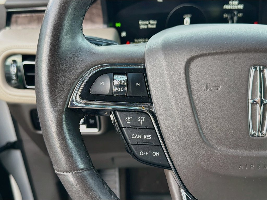 Used 2023 Lincoln Nautilus Reserve AWD/4WD image 12