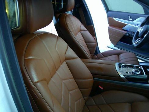 Used 2025 BMW 760i xDrive w/ Executive Package image 71