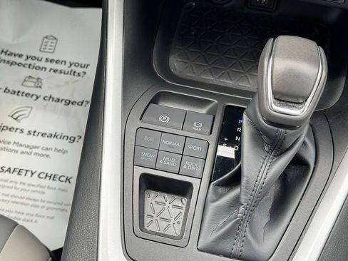 Certified 2023 Toyota RAV4 XLE Premium AWD/4WD image 33