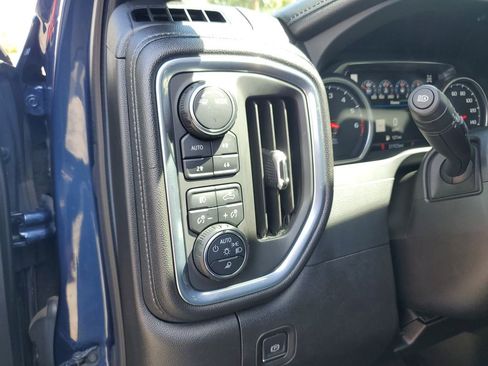 Used 2021 Chevrolet Silverado 1500 High Country image 17