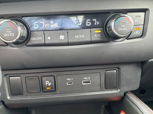 Used 2024 Nissan Frontier PRO-4X w/ Technology Package AWD/4WD image 17