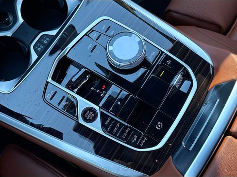 New 2026 BMW X7 M60i image 31