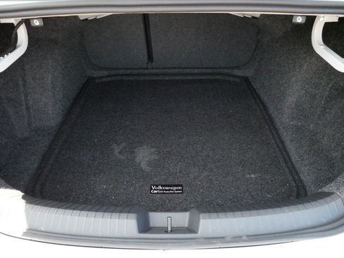 Certified 2025 Volkswagen Jetta Sport FWD image 18