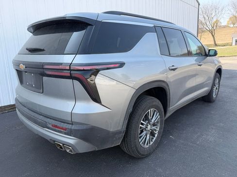 Used 2026 Chevrolet Traverse LT image 8