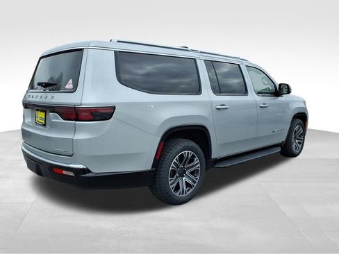 Used 2024 Jeep Wagoneer L Series II w/ Flexible Seating Group AWD/4WD image 8