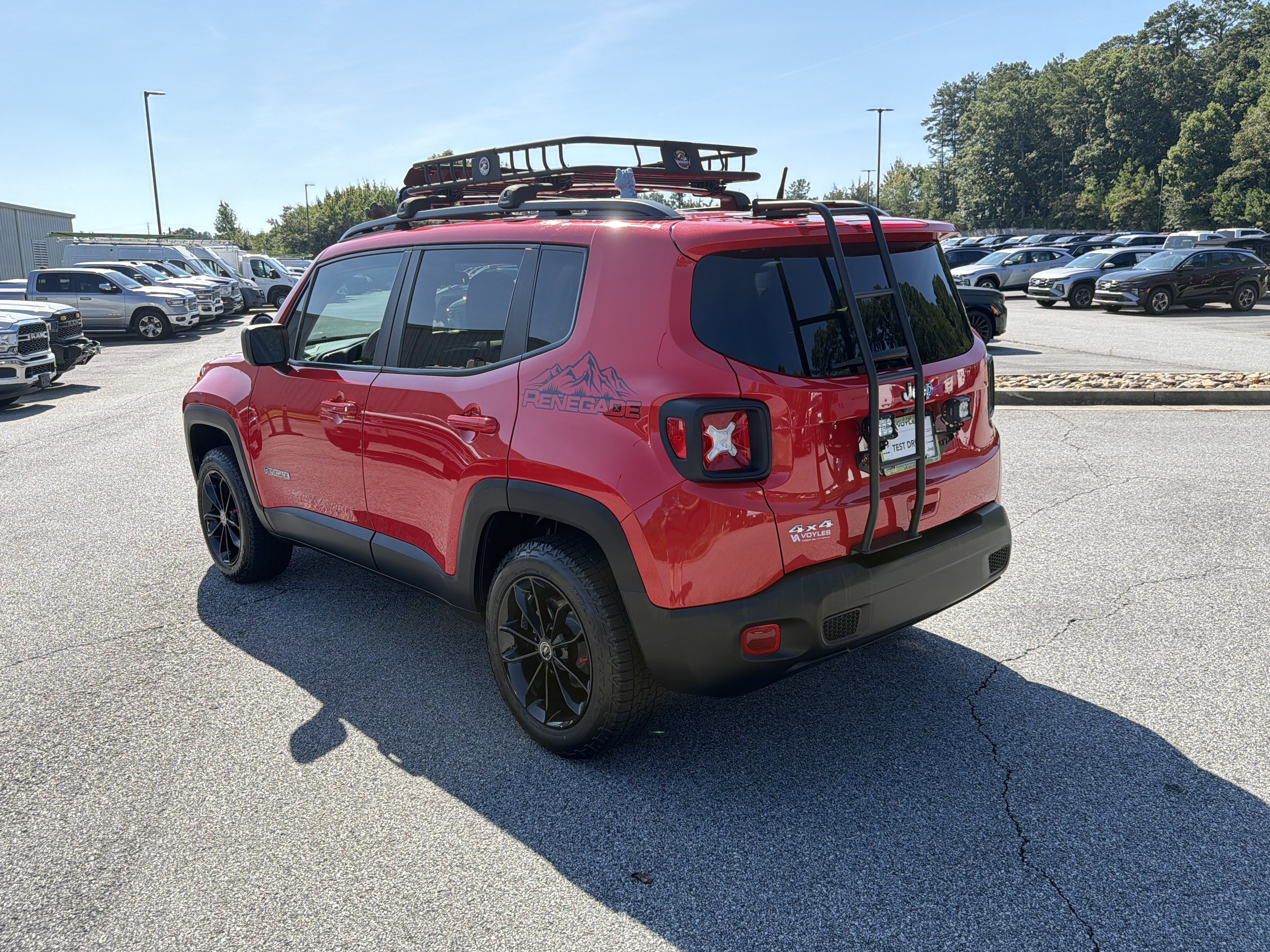 Used 2023 Jeep Renegade Latitude AWD/4WD image 6