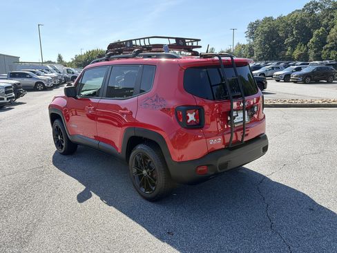 Used 2023 Jeep Renegade Latitude AWD/4WD image 6