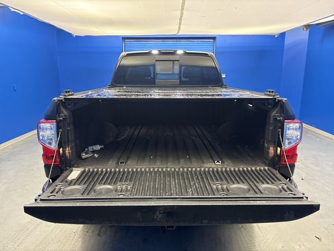 Used 2019 Nissan Titan SL w/ Chrome Package image 28