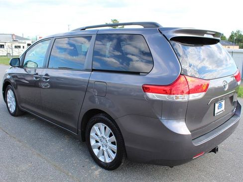 Used 2014 Toyota Sienna XLE AWD/4WD image 5